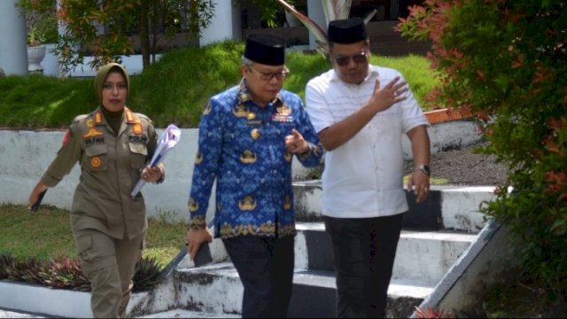 Ket : Wali Kota Parepare, Taufan Pawe bersama Direktur PAM Tirta Karajae Parepare, Andi Firdaus Djollong (Istimewa)