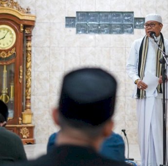 Taufan Pawe Safari Ramadan di Masjid Jami Nurul Iman Lemoe, Ajak Warga Perbanyak Bersyukur
