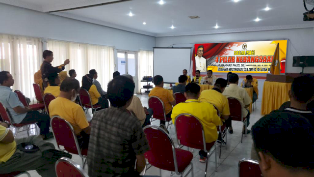 Anggota DPR RI saat mensosialisasikan 4 pilar MPR RI di Aula Kantor Camat Mappedeceng Luwu Utara. 27/03/2023