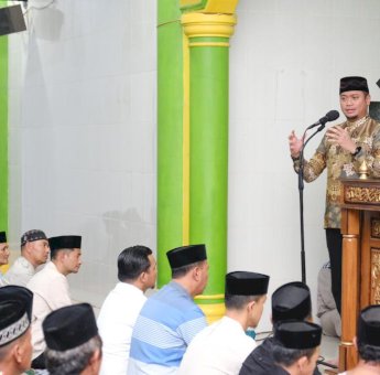 Tarawih Keliling di Pallangga, Adnan Paparkan Upaya Pemerintah Tangani Persoalan Macet