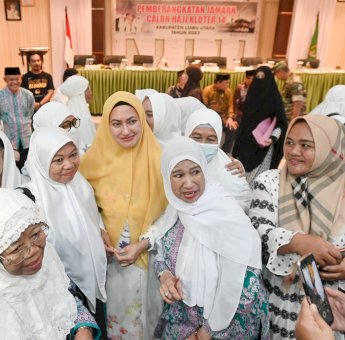 Indah Putri Indriani Lepas 230 Jemaah Calon Haji Luwu Utara