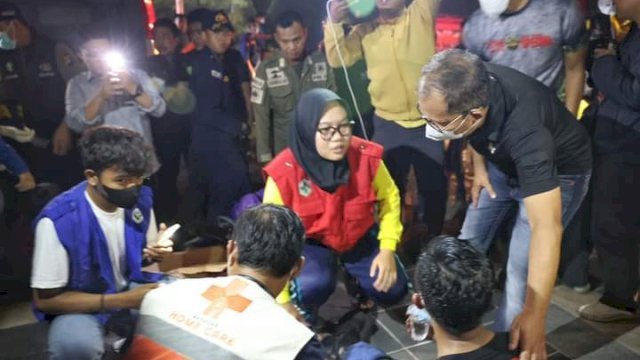 Wali Kota Makassar, Moh Ramdhan Pomanto saat mengunjungi Trans Studio Mall (TSM) Makassar yang mengalami kebakaran, Senin (24/4/2023) malam. (Foto: Istimewa)