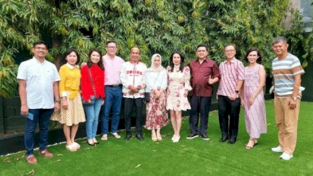 Ketua DPRD Makassar, Rudianto Lallo mengunjungi kediaman warga Tionghoa di Makassar pada perayaan Imlek, Minggu (22/1/2023). (Foto: Istimewa)