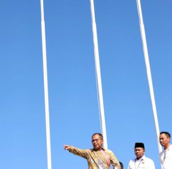 Atraksi 200 Penari di Atas Perahu Ketinting Semarakkan Peringatan Hari OTDA XXVII di Kota Makassar