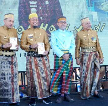 Dihadiri Gubernur Sulsel dan 5 Kepala Daerah Bupati Jeneponto Launching Buku Sang Surya dari Butta Turatea