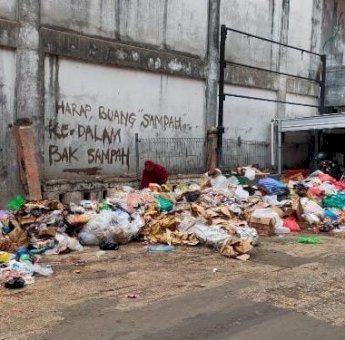 PPM Sampit Sepi Pengunjung Akibat Tumpukan Sampa, Dewan Minta Pemkab Bertindak