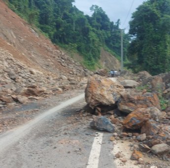 Sempat Longsor, Poros Jalan Batusitanduk – Rantepao di Luwu Sudah Dapat Dilalui Kendaraan