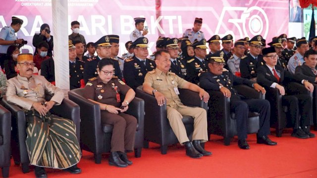 Kakanwil Kemenkumham Sulsel Liberti Sitinjak bersama jajaran mengikuti Halal Bihalal Idul Fitri 1444 H Kementerian Hukum dan HAM RI secara daring, di Lapas Perempuan Sungguminasa, kemarin. (Dok. Humas Kanwil Kemenkumham Sulsel)