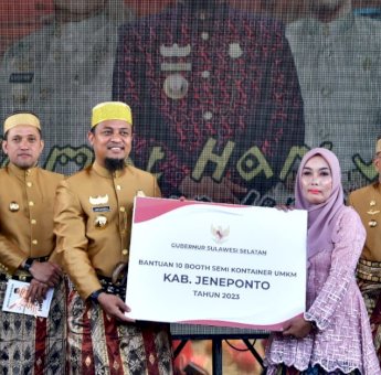 Pemberdayaan Ekonomi Kerakyatan, Gubernur Andi Sudirman Salurkan Booth Semi Kontainer ke UMKM di Jeneponto