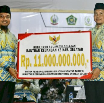 Gubernur Sulsel Serahkan Bantuan Keuangan Rp11 Miliar Pembangunan Masjid Agung Selayar Tahap II