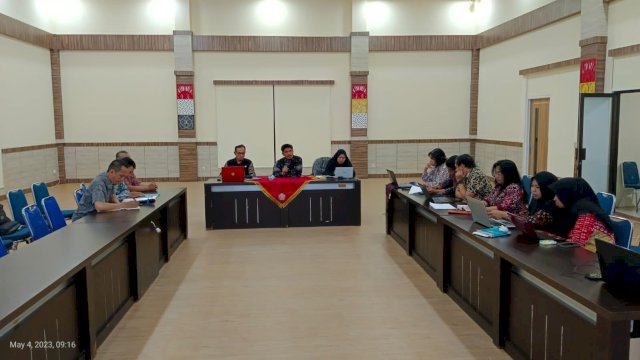 Suasana Rapat Harmonisasi Ranperda Pemkab Enrekang yang dilakukan Tim Perancang Perundang-Undangan Kanwil Kemenkumham Sulsel bersama Pemerintah Kabupaten Enrekang, di Aula Kanwil Kemenkumham Sulsel, Kamis (04/05). (Dok. Humas Kanwil Kemenkumham Sulsel)