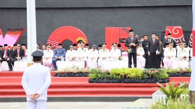 Mendagri RI Jenderal Pol (Purn) Tito Karnavian saat menyampaikan sambutan dalam upacara Peringatan Hari OTDA ke XXVII di Anjungan City Of Makassar, Sabtu (29/4/2023). (Foto: Istimewa)