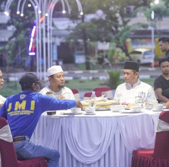 Andi Sudirman Awali Kegiatan di Wajo dengan Berkunjung ke Taman Callaccu