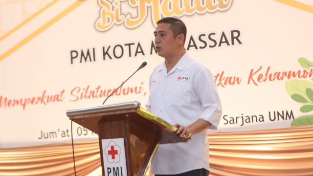 Ketua PMI Kota Makassar Syamsu Rizal (Deng Ical) memberikan sambutan saat menggelar Halal Bihalal, Jumat (05/05/2023). (Istimewa)