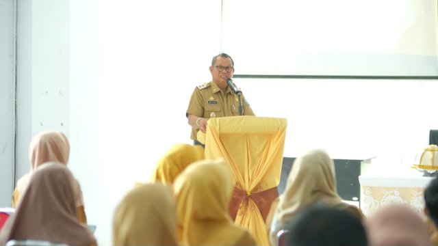 Wakil Bupati Soppeng Luthfi Halide, memberikan sambutan saat sosialisasi percepatan penurunan Stunting, Selasa (09/05/2023). (Istimewa)