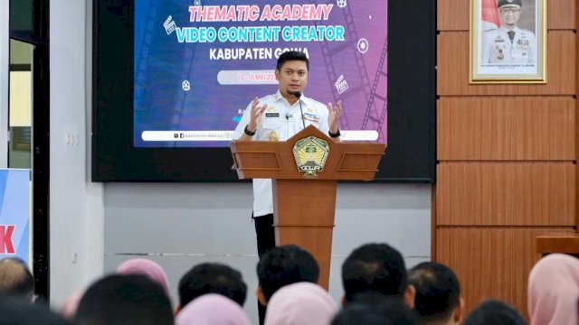 Bupati Gowa Adnan Purichta Ichsan saat membuka kegiatan Thematic Academy Video Content Creator Kabupaten Gowa, di Baruga Karaeng Galesong, Kantor Bupati Gowa, Rabu (10/05). (Dok. Humas Gowa)