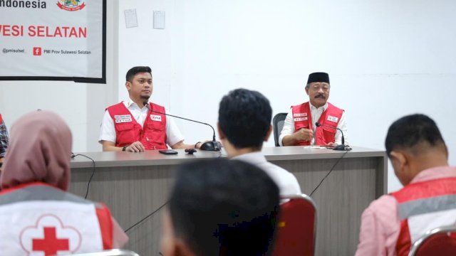 Ketua PMI Gowa yang juga Wabup Gowa Abd Rauf Malaganni bersama Ketua PMI Sulsel Adnan Purichta Ichsan saat menghadiri Rapat Pemantapan Pelaksanaan Jumbara PMR Ke-IX Tingkat Provinsi Sulawesi Selatan, di Aula Dr. Ichsan Yasin Limpo Markas PMI Sulsel, Makassar, kemarin. (Dok. Humas Gowa)