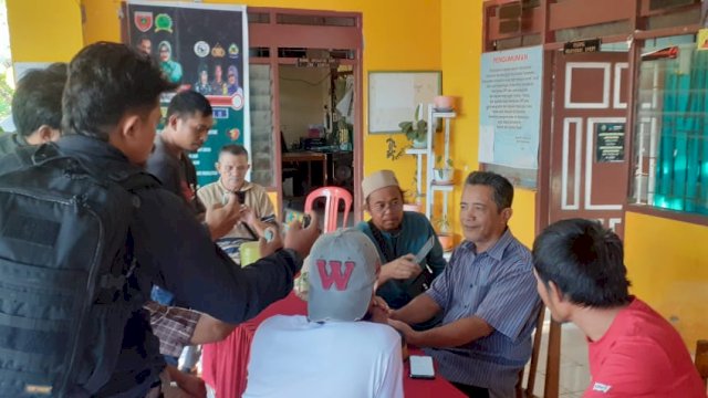 Mursalim Kr.Sese saat ditemui di kantor Kelurahan Bontotangnga, Jumat (12/05/2023). (Istimewa)