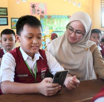 Gunakan Sistem Google Form, Bupati Lutra Harap UPT SD Negeri 097 Jadi Percontohan