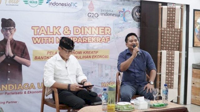 Hari Paramuda menggelar diskusi bersama Menteri Pariwisata dan Ekonomi Kreatif Sandiaga Salahudin Uno saat mengunjungi Restoran miliknya di Kawasan Pantai Kuta Bali beberapa waktu lalu. (Istimewa)