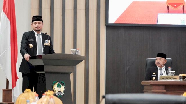 Bupati Gowa Adnan Purichta Ichsan saat menyampaikan capaian kinerja Pemerintah Kabupaten Gowa di periode 2022 melalui Laporan Keterangan Pertanggungjawaban (LKPj) pada Rapat Paripurna DPRD Kabupaten Gowa, di Ruang Rapat DPRD Kabupaten Gowa, kemarin. (Dok. Humas Gowa)