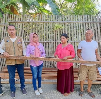 Pemkab Wakatobi Salurkan Bantuan Bahan Bangunan untuk 10 Rumah Terdampak Bencana