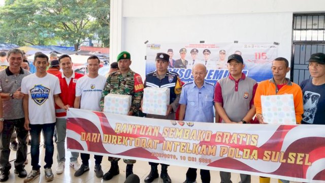 Bupati Jeneponto Iksan Iskandar, bersama pengurus KNPI saat menggelar kegiatan Donor Darah, Jumat (19/05/2023). (Istimewa)