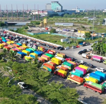 Gubernur Sulsel Lepas 70 Truk Salurkan Program Mandiri Benih Tahap 3
