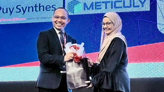 Wakil Rektor Bidang Akademik dan Kemahasiswaan Unhas Prof. Muhammad Ruslin, drg., M.Kes., Ph.D., Sp.BM(K) saat menjadi pembicara pada kegiatan “27th MAOMS Annual Scientific Meeting Presidential Symposium”. (Istimewa)
