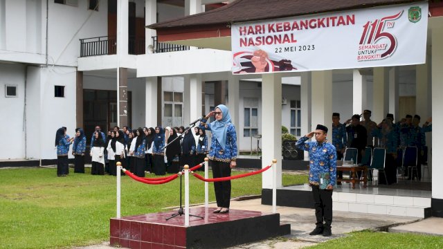 Bupati Luwu Utara Indah Putri Indriani memimpin upacara peringatan ke 115 Hari Kebangkitan Nasional 2023 di lapangan upacara Kantor Bupati. 