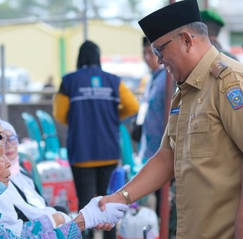 Lepas Jamaah Calon Haji Soppeng, Ini Pesan Wabup Luthfi Halide