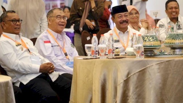 Wakil Bupati Gowa Abd Rauf Malaganni yang juga Ketua Tim Percepatan Penurunan Stunting (TPPS) Kabupaten Gowa saat menghadiri menghadiri Pembukaan Penilaian Kinerja Aksi Konvergensi Percepatan Penurunan Angka Stunting Provinsi Sulawesi Selatan Tahun 2023 di Hotel Maxone Makassar, Rabu, (24/05). (Dok. Humas Gowa)