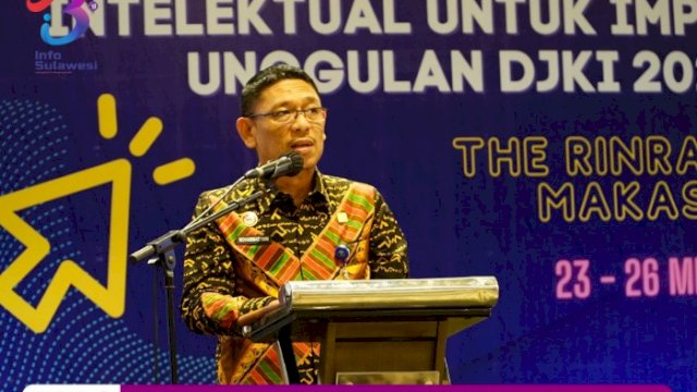 Kepala Bidang Pelayanan Hukum Kanwil Kemenkumham Sulsel Mohammad Yani saat membacakan sambutan Kakanwil Kemenkumham Sulsel Liberti Sitinjak pada Penguatan Layanan Teknologi Informasi (TI) Kekayaan Intelektual (KI) yang digelar Direktorat Jenderal Kekayaan Intelektual (DJKI), di The Rinra Hotel Makassar, Rabu, (24/05). (Dok. Humas Kanwil Kemenkumham Sulsel)