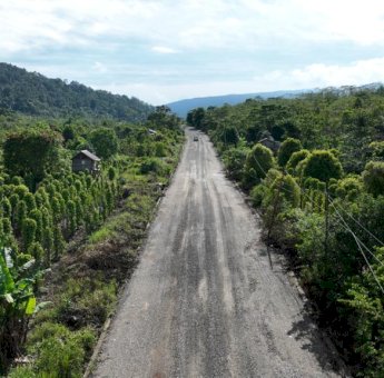 Ruas Jalan Ussu – Nuha – Beteleme Dikerjakan Sepanjang 3,7 KM, Gubernur Andi Sudirman: Hubungkan Sulsel – Sulteng