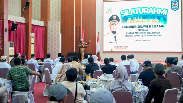Gubernur Sulsel Andi Sudirman Sulaiman, memberikan sambutan saat silaturahmi bersama APDESI Sulsel, Minggu (28/05/2023). (Istimewa)