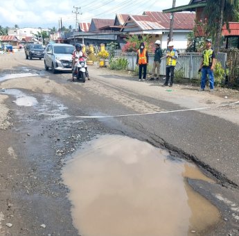 Pengerjaan Ruas Salaonro – Ulugalung, Gubernur Andi Sudirman: Penanganan Segmen Rusak Berat