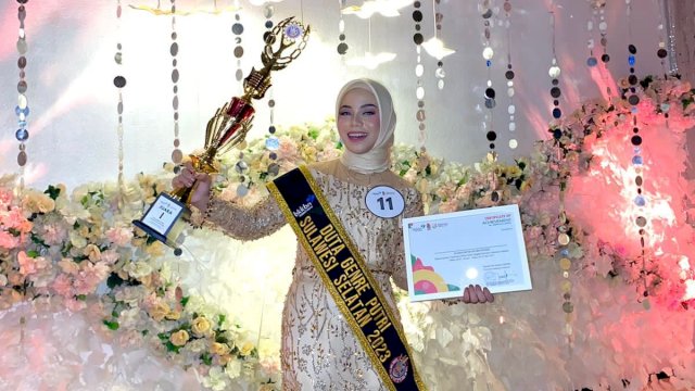 Syifa Zeplania Mulfa adalah warga Kabupaten Gowa berhasil menjadi Juara 1 pada Apresiasi Duta dan Jambore Ajang Kreativitas Genre Tingkat Provinsi Sulawesi Selatan, di Hotel Swiss Bellin Makassar, kemarin. (Dok. Humas Gowa)