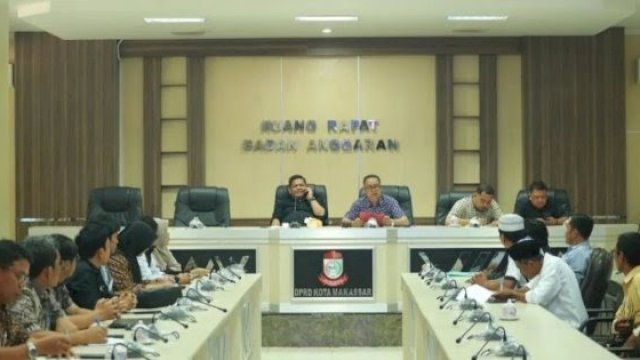Komisi C DPRD Makassar menggelar RDP terkait pembangunan Makassar New Port (MNP), Jumat (24/2/2023). (Foto: Istimewa)