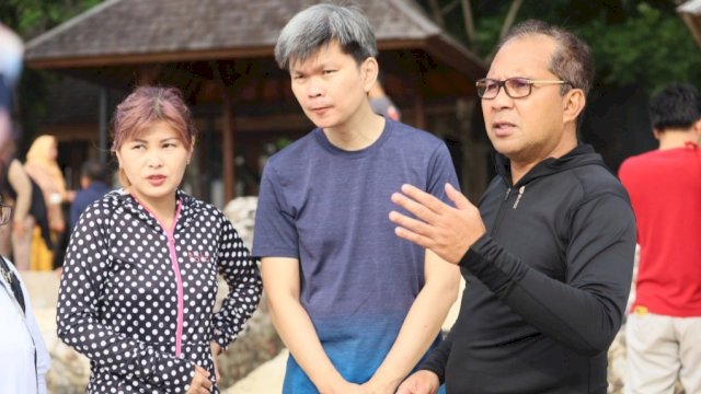 Wali Kota Makassar, Moh Ramdhan Pomanto mengajak Tim dari Singapore Cooperation Enterprise (SCE) menghabiskan akhir pekan di Pulau Samalona, Sabtu (4/3/2023). (Foto: Istimewa)