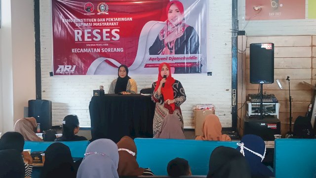 Ket : Legislator PDIP Parepare, Apriyani Djamaluddin saat menjaring Aspirasi Warga Soreang (Foto : Mulyadi Ma'ruf/Republiknews.co.id)