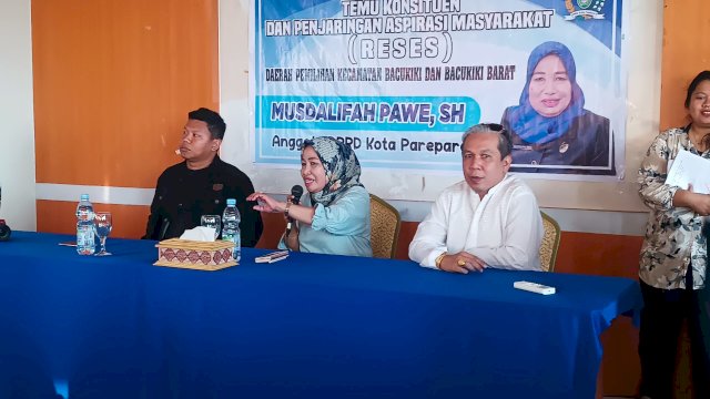 Ket : Legislator PAN Parepare, Musdalifah Pawe saat melakukan penjaringan aspirasi warga Kecamatan Bacukiki dan Bacukiki Barat (Foto : Mulyadi Ma'ruf / Republiknews.co.id)