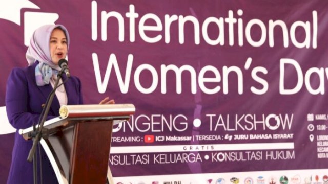 Wakil Wali Kota Makassar, Fatmawati Rusdi saat membuka peringatan Hari Perempuan Internasional 2023 di Lorong Sidney, Kecamatan Panakukkang, Kamis (9/3/2023). (Foto: Istimewa)