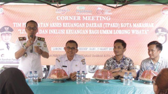 TPAKD Kota Makassar saat menggelar literasi keuangan di Lorong Wisata “Den Helder”, Kelurahan Maricayya , Kecamatan Makassar, Rabu (15/3/2023). (Foto: Istimewa)
