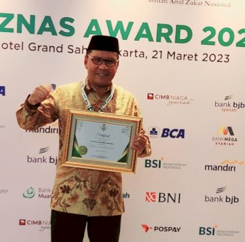Peduli Umat, Danny Pomanto Raih Penghargaan Baznas Award 2023
