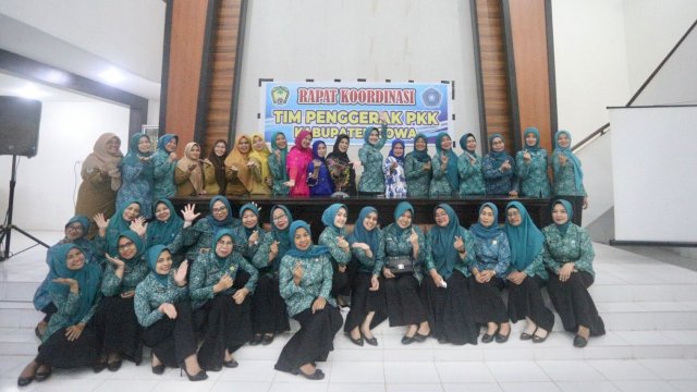 TP PKK Kabupaten Gowa menggelar Rapat Koordinasi Evaluasi Supervisi, Monitoring, Evaluasi dan Pelaporan (SMEP) di 18 kecamatan yang berlangsung di Gedung PKK Kabupaten Gowa, kemarin. (Dok. Humas Kanwil Kemenkumham Sulsel)