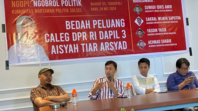 Suasana diskusi ngobrol politik yang membahas peluang Aisyah Tiar Arsyad pada Pileg 2024 di Warkop Noltiga, Toddopuli, Makassar, Rabu (24/5/2023). (Foto: Istimewa)
