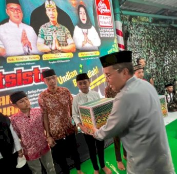 Gebyar Ramadan, Danny Pomanto Dampingi Pangdam XIV Hasanuddin Bagi-Bagi Sembako ke Anak Yatim Piatu