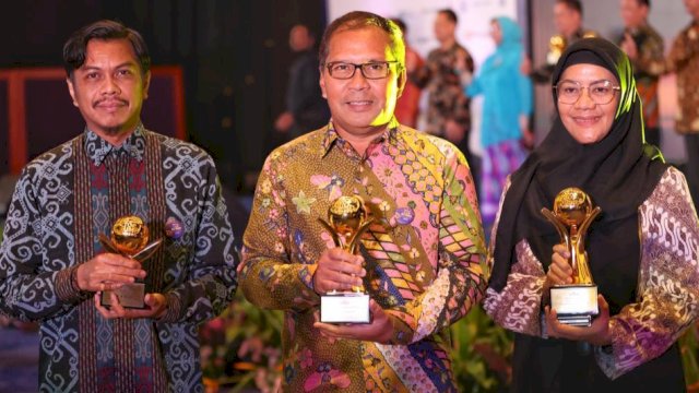 Pemkot Makassar meraih tiga penghargaan sekaligus pada Top BUMD Award 2023 di Dian Ballroom Hotel Reffles Jakarta, Rabu (5/4/2023). (Foto: Istimewa)