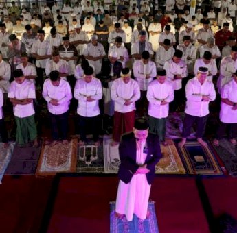 Danny Pomanto: Salat Subuh Berjemaah dan Semangat Berzakat Memperkuat Umat