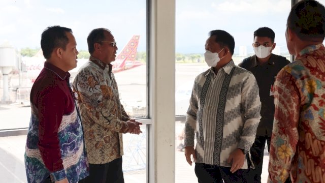 Wali Kota Makassar, Moh Ramdhan Pomanto menjemput kedatangan Mendagri Tito Karnavian, Jumat (28/4/2023). (Foto: Istimewa)